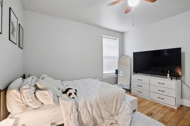 Building Photo - 7 Bed/3 Bath Mins. from UC Campus $700/pp ($4,900/mo)!