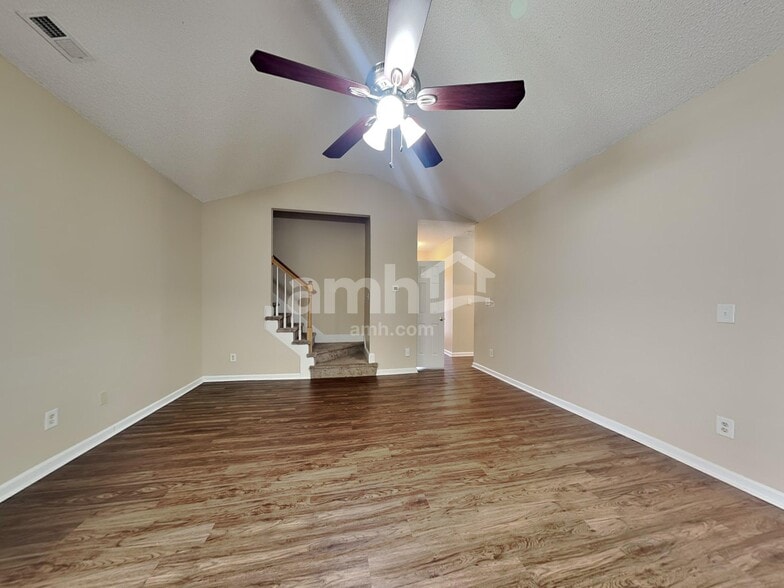 Building Photo - 4038 River Falls Dr