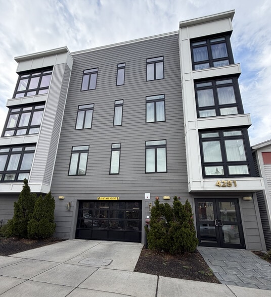 Exterior - 4281 Washington St