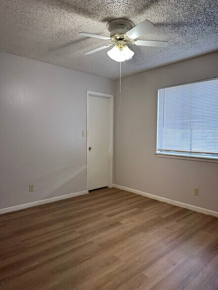 Building Photo - 120 Regency Ave