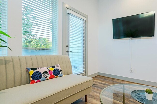 Building Photo - 4303 Chester St