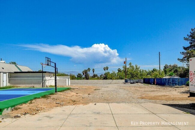 Building Photo - 3962 Euclid St