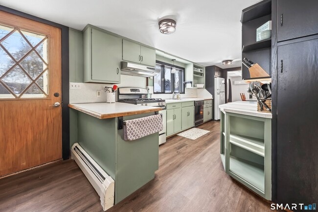 Building Photo - 62 Church St