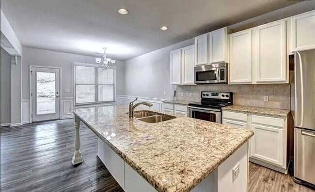 Building Photo - 5076 Apple Grove Rd NE