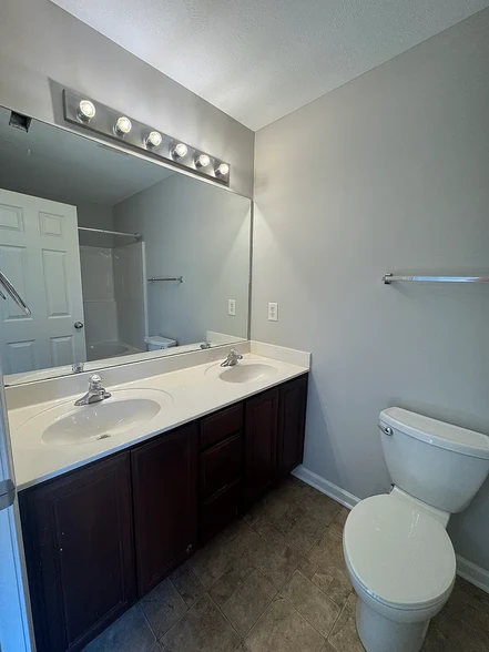 Master bedroom dual sinks - 1961 Shaylin Loop