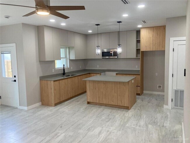 Building Photo - 2221 Dorado Dr
