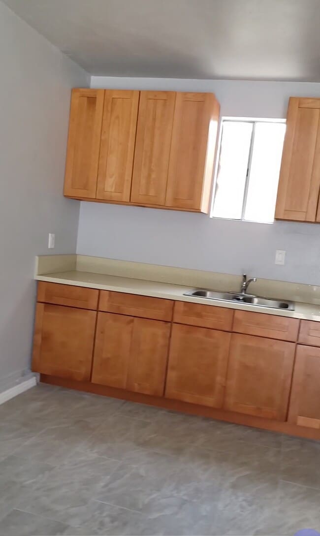 Building Photo - 1067 S Herbert Ave