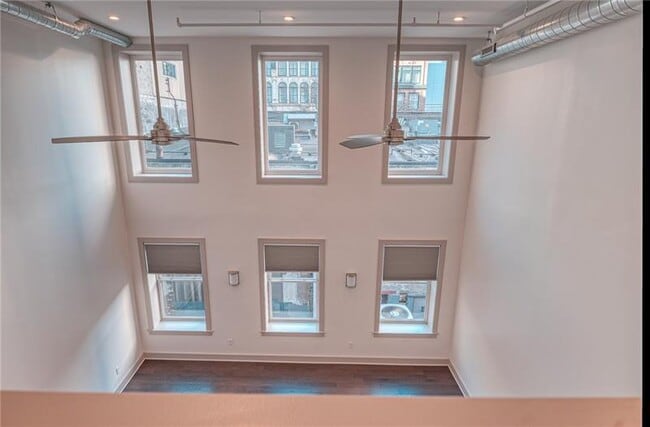 Building Photo - 957 Liberty Ave