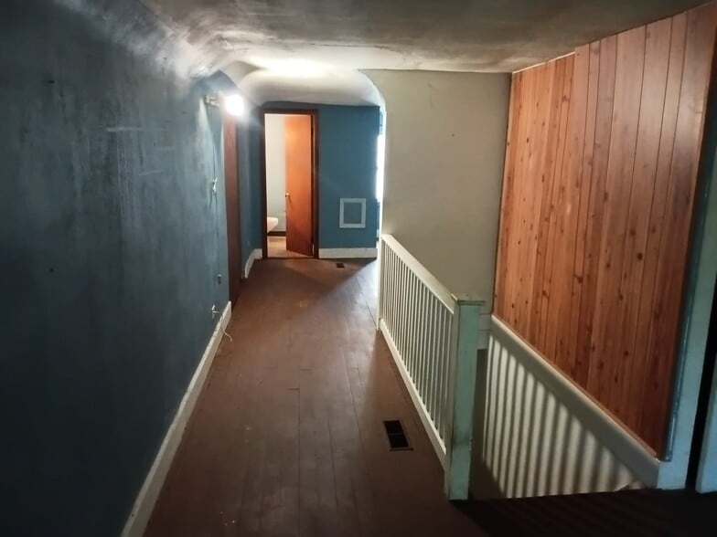Building Photo - 532 Cornelia Ave