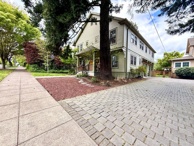 Building Photo - 1723-1727 SE Nehalem St