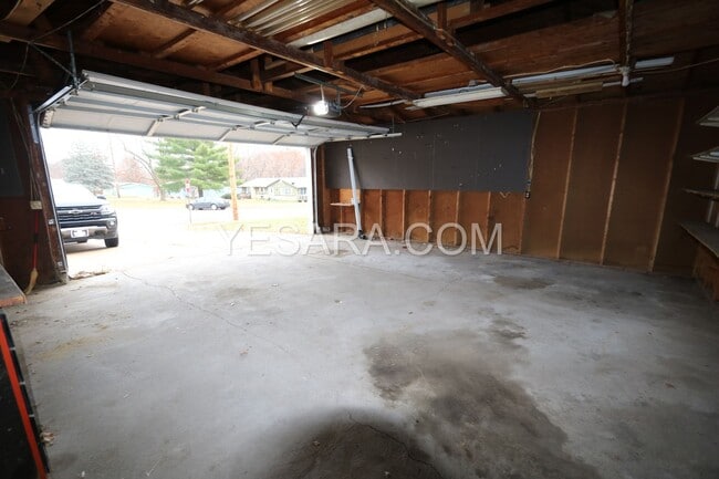 Building Photo - 2 Bedroom 1 Bath House