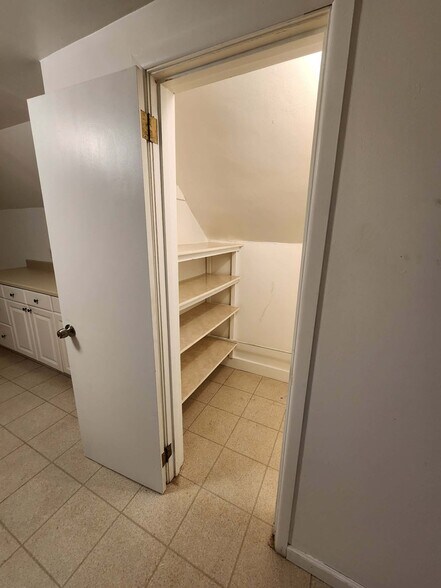 Building Photo - 2555 S 68th St