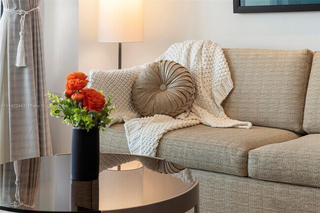 Building Photo - 4391 Collins Ave