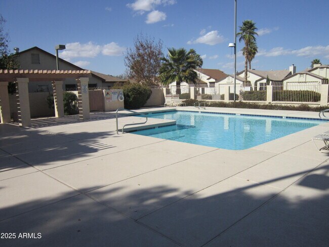 Building Photo - 8820 W Greenbrian Dr