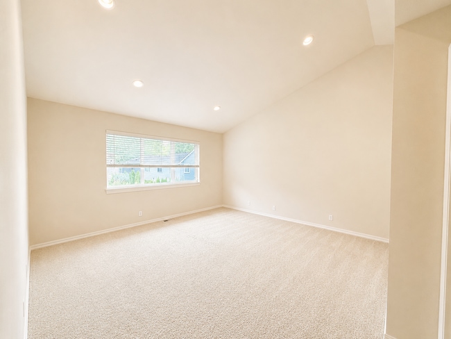 Building Photo - Spacious 5 Bedroom Home with A/C, Den, Waterfall in Prime Kenmore Cul-de-Sac