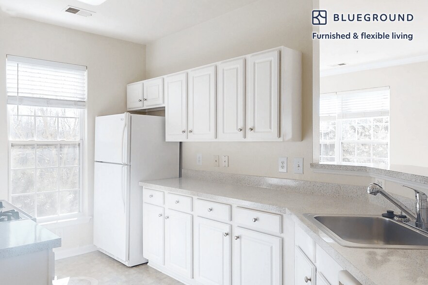 Building Photo - 14240 Alta Oaks Dr