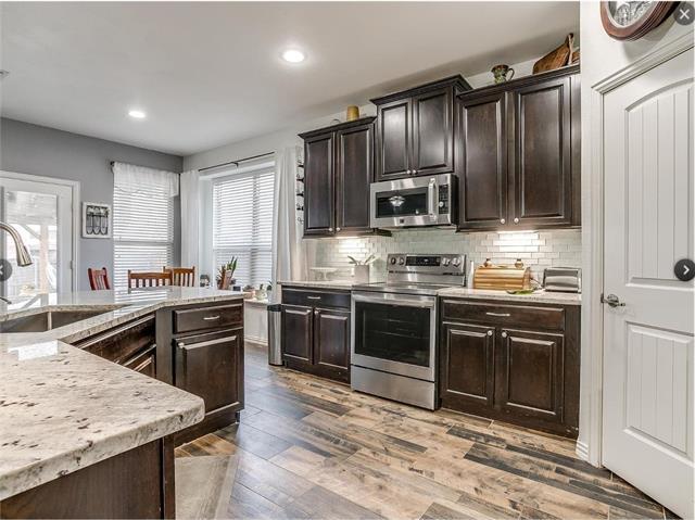 Building Photo - 5825 Valley Haven Way