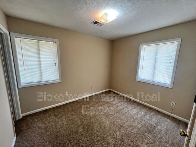 Building Photo - 2102 Winifred Ln