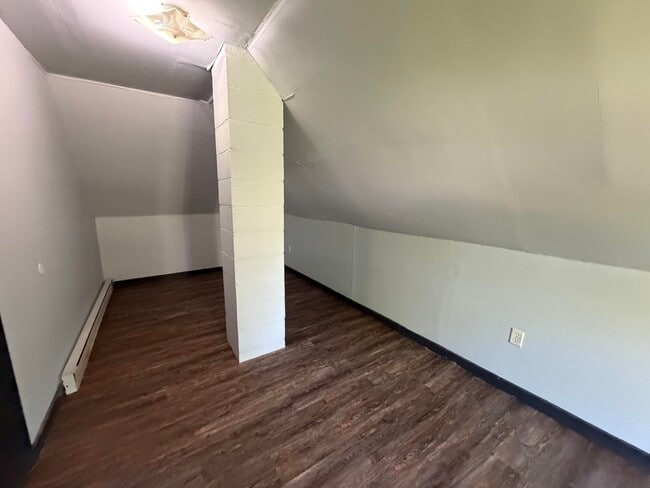 Building Photo - 4 Tillman-