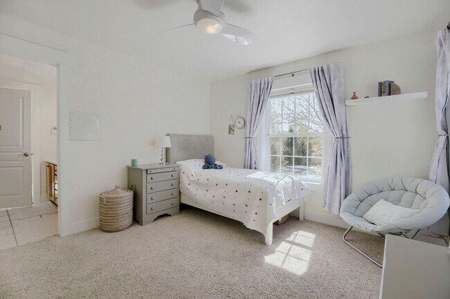 Building Photo - Gorgeous 4 Bedroom Home in NW Indian Peaks Neighborhood. Hardwood floors, Wine Closet and More