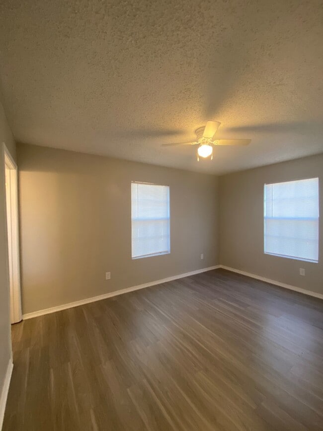 Building Photo - 128 Pierce Dr