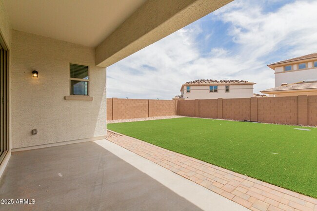 Building Photo - 8817 W Denton Ln