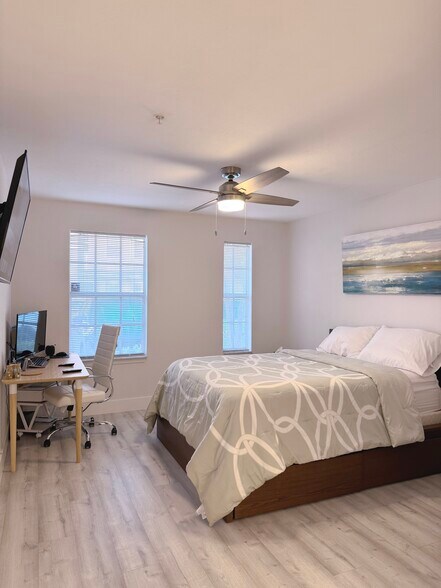 Primary Bedroom - 10075 Gate Pky N