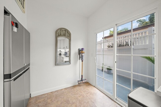 Building Photo - Fully Furnished Rental Imperal Beach