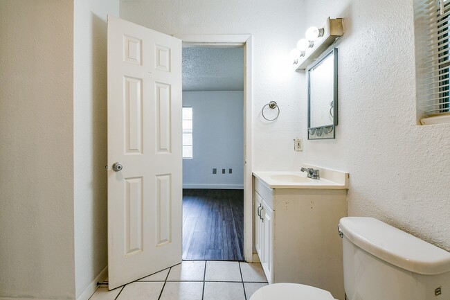 Building Photo - 24204 Linda Ln