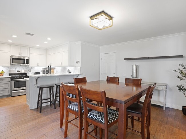 Building Photo - 1619 Carmel Cir W