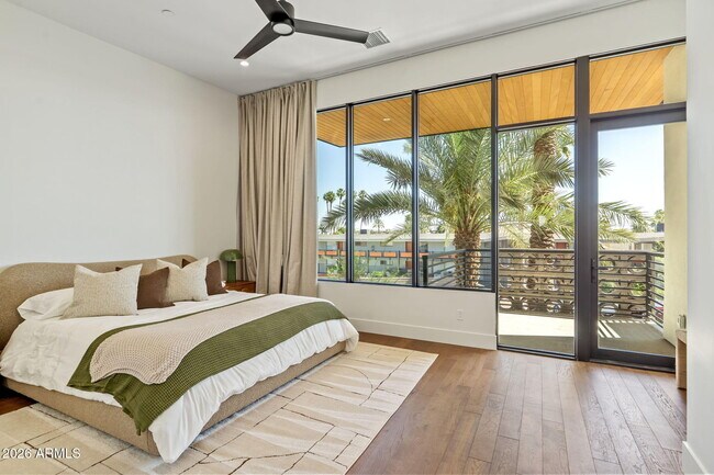 Building Photo - 6916 E 2nd St