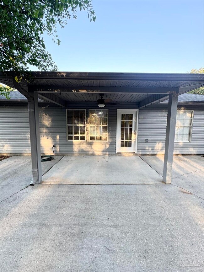 Building Photo - 5661 Fairview Dr