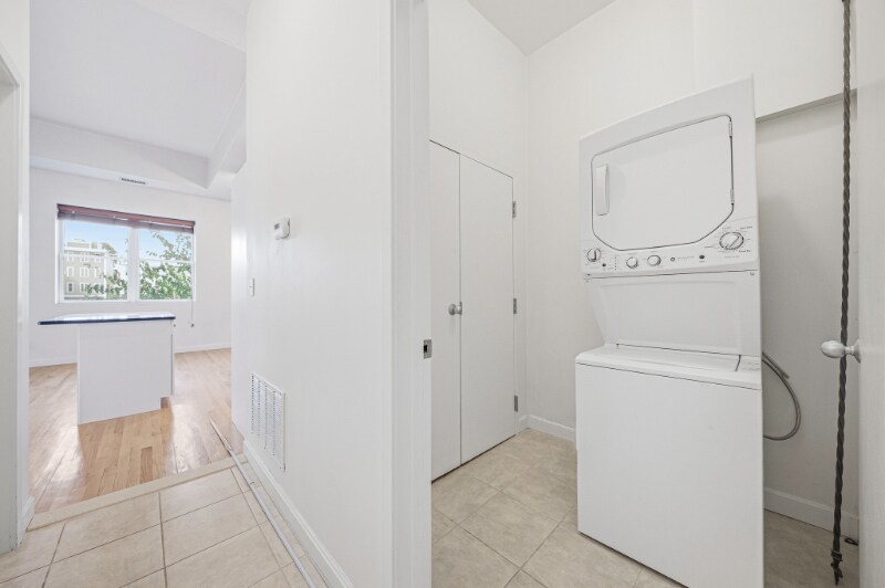 Building Photo - 156 Chelsea St