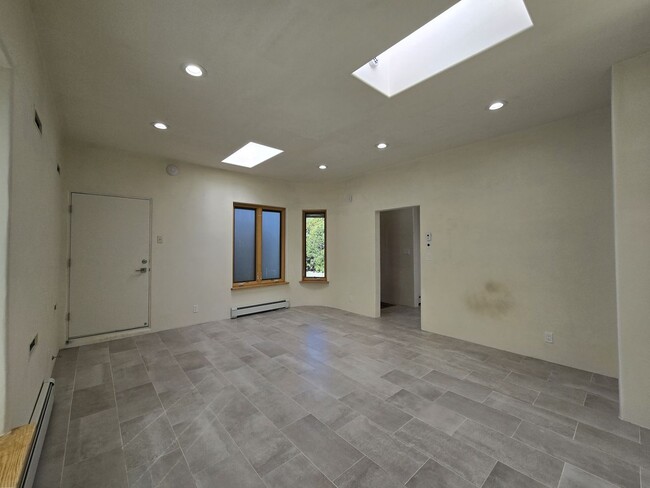 Building Photo - 76 E Wildflower Dr