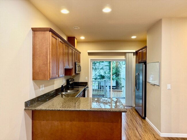 Building Photo - Beautiful 2 bed, 2.5 bath townhome located in Mountlake Terrance $2750/mo.