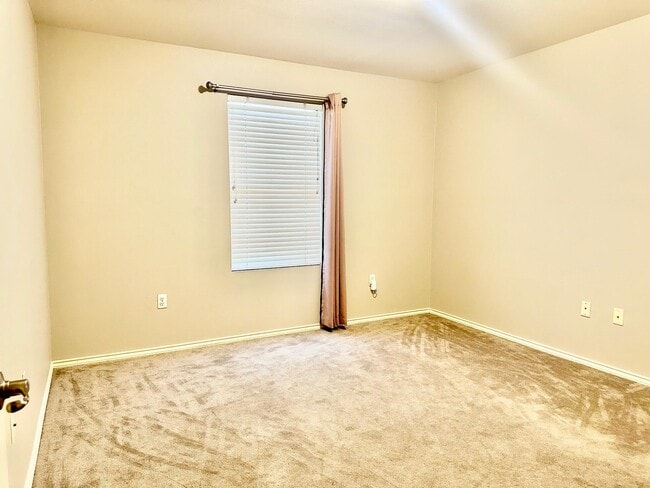 Building Photo - 9310 Albany Dr