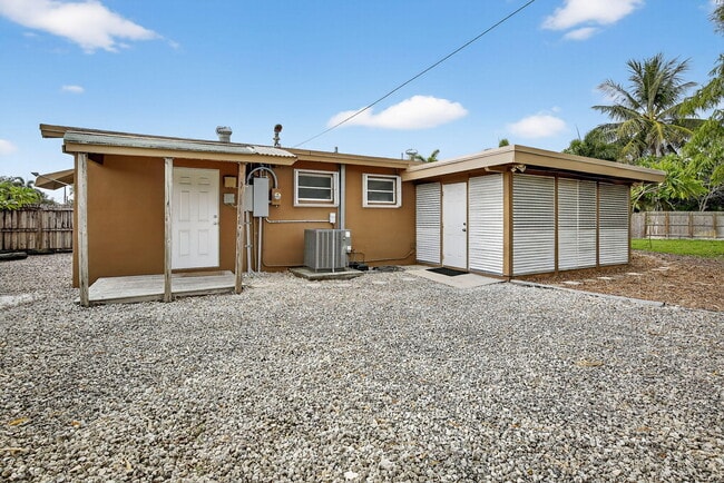 Building Photo - 3761 SW 18th St
