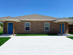 Building Photo - Modern & Brand-New Duplex w/ Major Appliances Included!