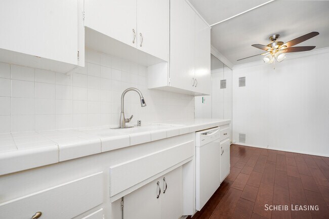 Building Photo - 426 Rexford Dr