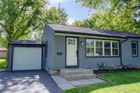 Building Photo - 20 Meadow View Dr