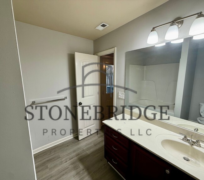 Building Photo - 2 bed, 2 bath, 1 level townhome in Calera