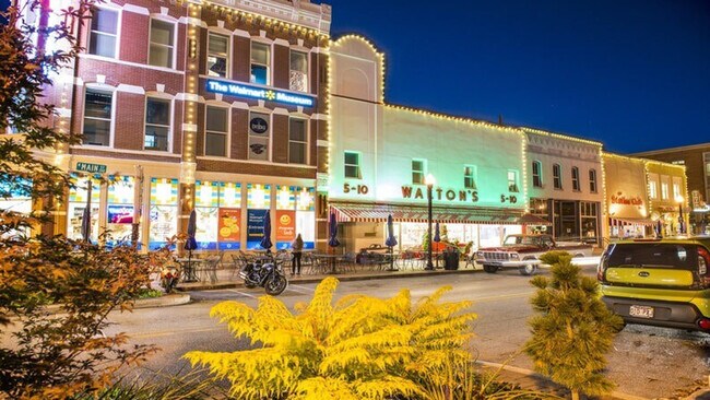 Building Photo - 319 NW A St