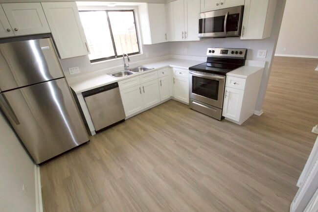 Building Photo - 9218 Roan Ln