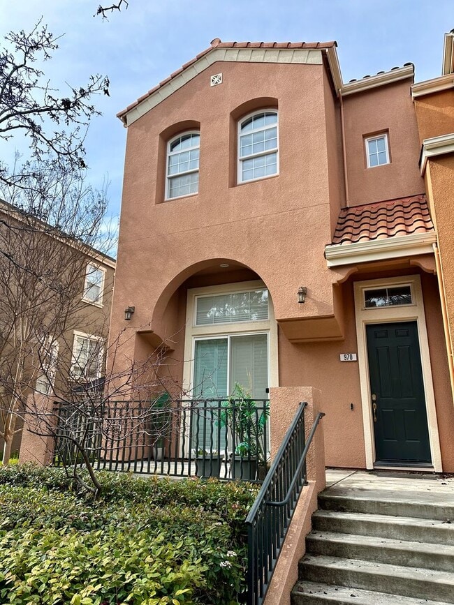 Building Photo - REMODELED TOWNHOME WITH THOUGHTFUL UPGRADE...