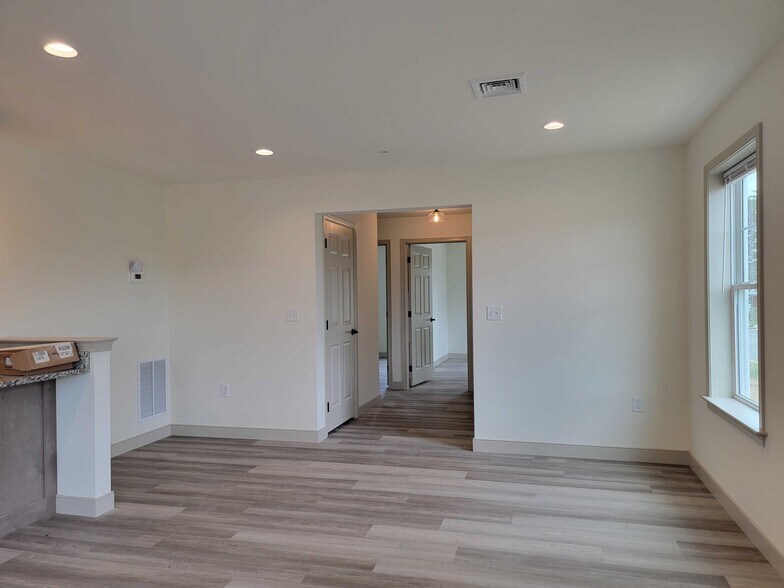 Building Photo - 11 Yacht Ave