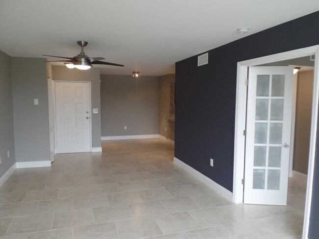 Building Photo - 2820 N Oakland Forest Dr