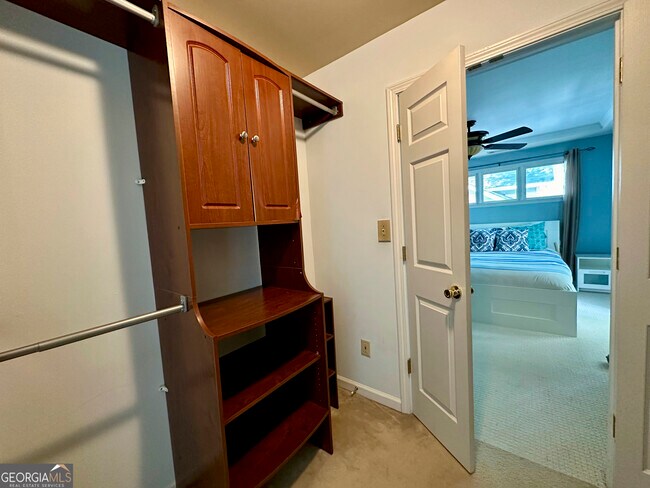 Building Photo - 104 Glenlake Commons Dr