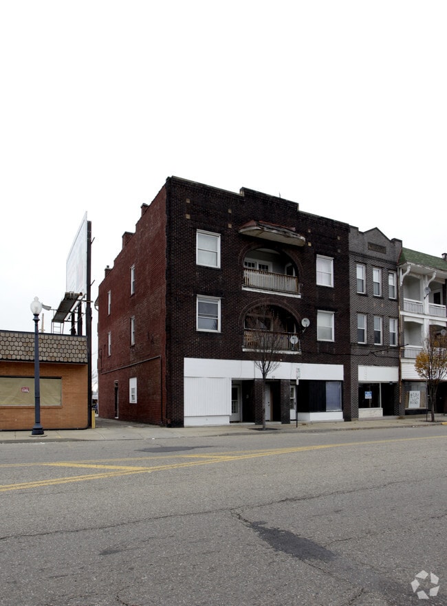 Building Photo - 60-62 E Main St