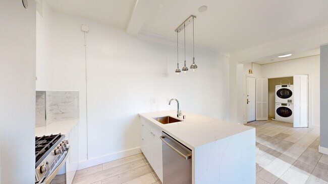 Building Photo - 1801 California St