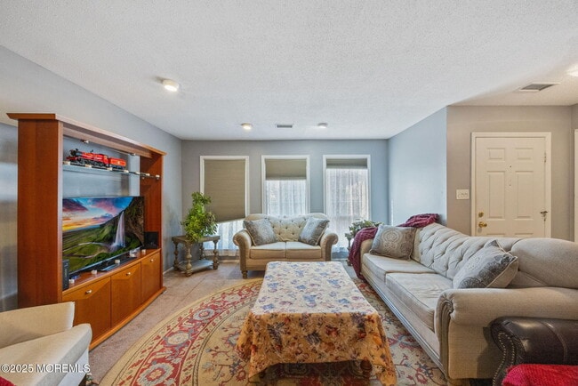 Building Photo - 335 Devon Pl